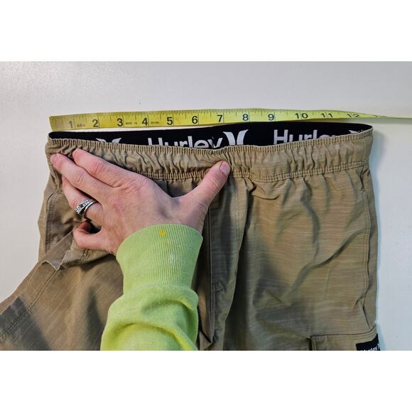 Hurley boys size M hybrid cargo shorts brown elastic waist EUC everyday play - Picture 4 of 5